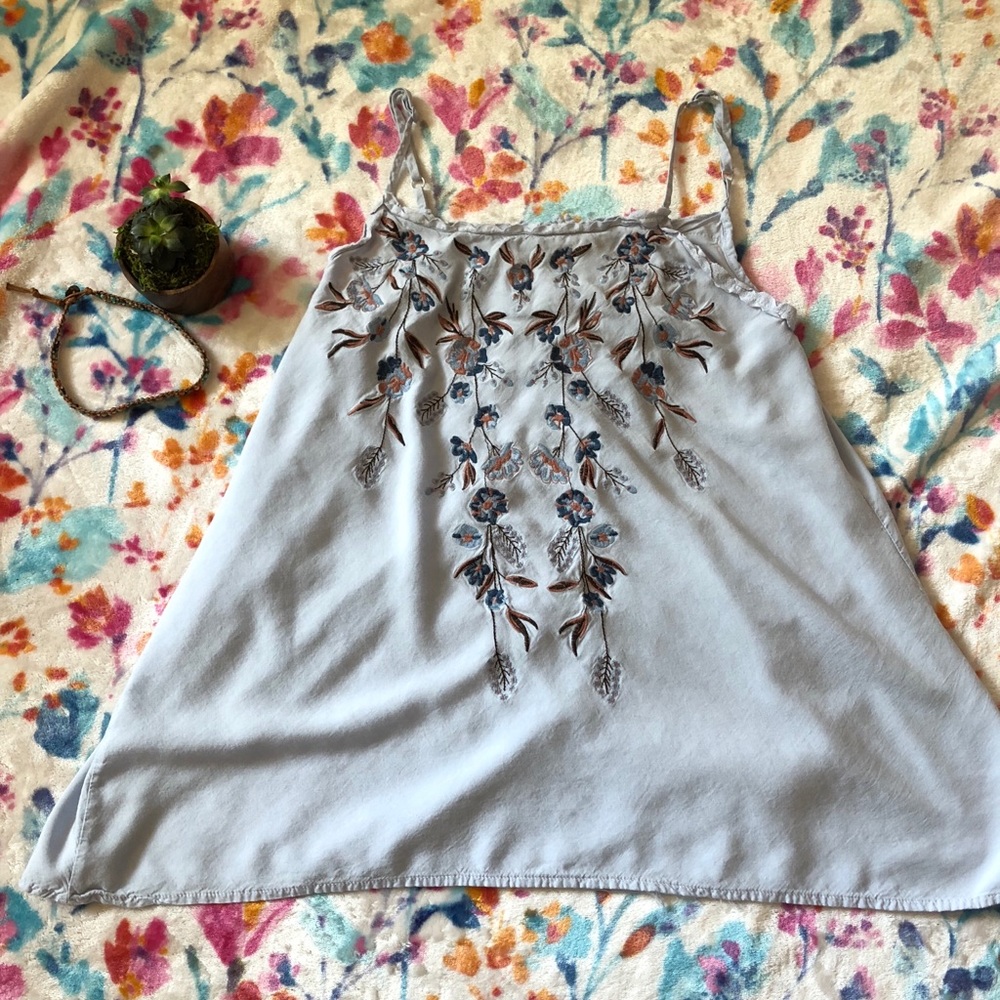 FREE IF BUNDLED 💕💕Pale blue flowy top